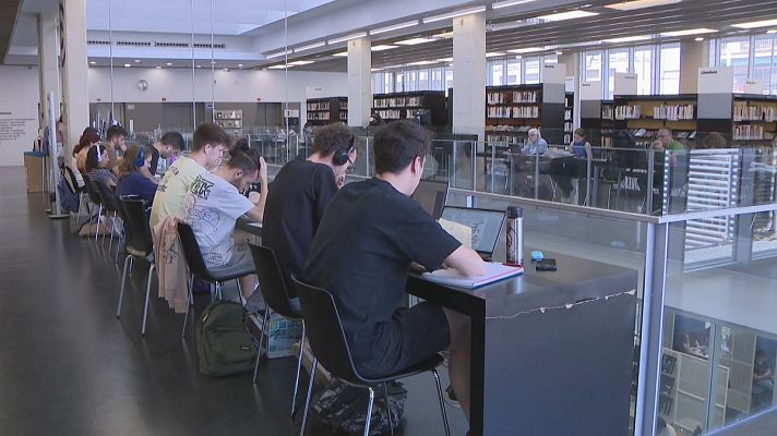 L'Informatiu - Biblioteques plenes per preparar la selectivitat