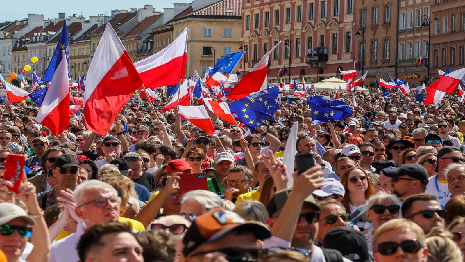 Medio millón de personas protestan contra el gobierno ultranacionalista en Polonia