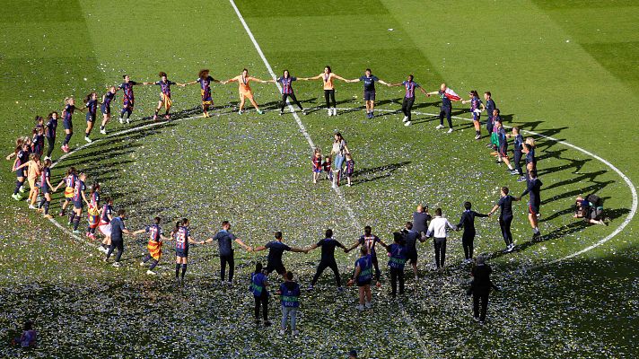 Del 'Follow the Leader' en zona mixta a los cánticos en el avión: así fue la fiesta del Barça tras su segunda Champions