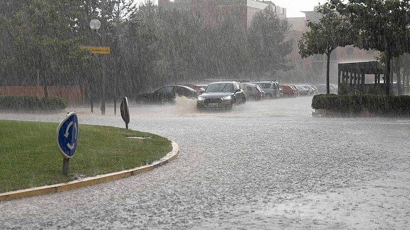 La semana comienza con fuertes chubascos y tormentas en el interior peninsular