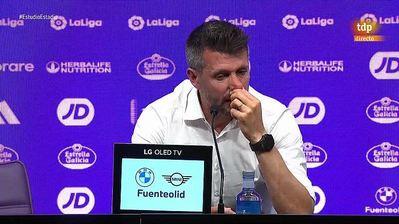  Pezzolano, entrenador del Valladolid, rompe a llorar en la rueda de prensa posterior a su partido