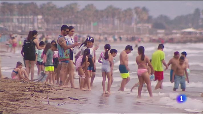 L'informatiu - Comunitat Valenciana - Les platges comencen la temporada de bany amb l'ull posat en la seguretat dels banyistes