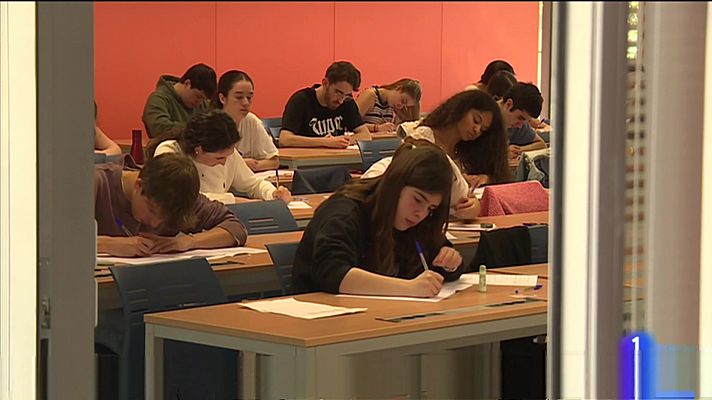 L'informatiu - Comunitat Valenciana - 23.000 alumnes s'examinen de la selectivitat a la Comunitat Valenciana