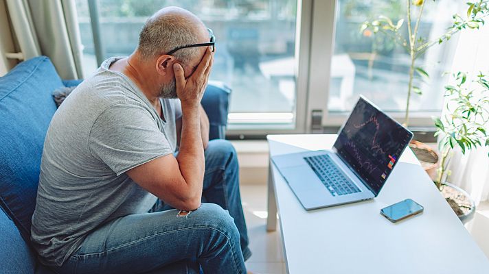 Telediario 1 - Récord de bajas laborales: los expertos señalan que se concentran en industria, construcción y servicios
