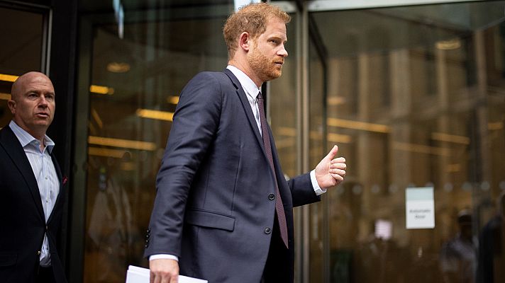 Telediario 2 - El príncipe Harry declara como testigo en un juicio contra el periódico 'The Mirror'