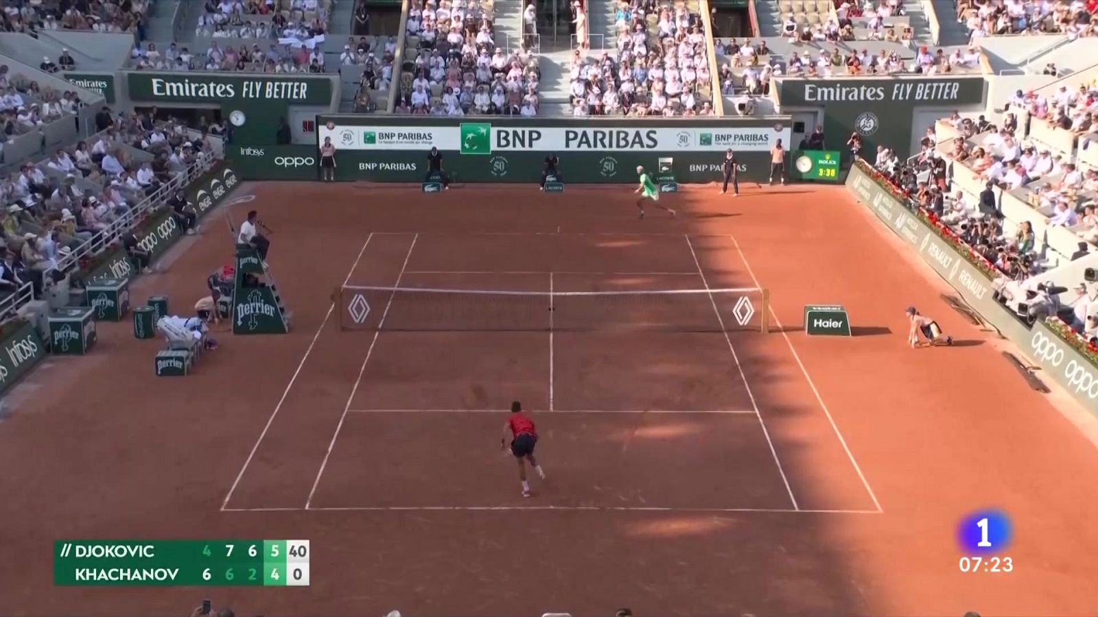 Alcaraz arrolla a Tsitsipas y se cita con Djokovic en semifinales | Ver