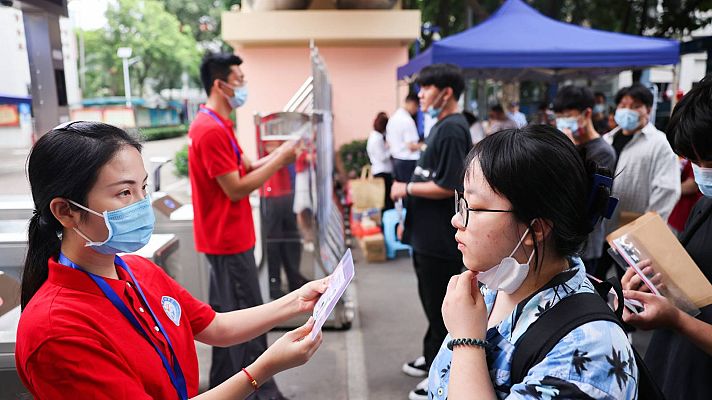 Telediario 2 - Copiar en la selectividad china está penado con hasta siete años de cárcel