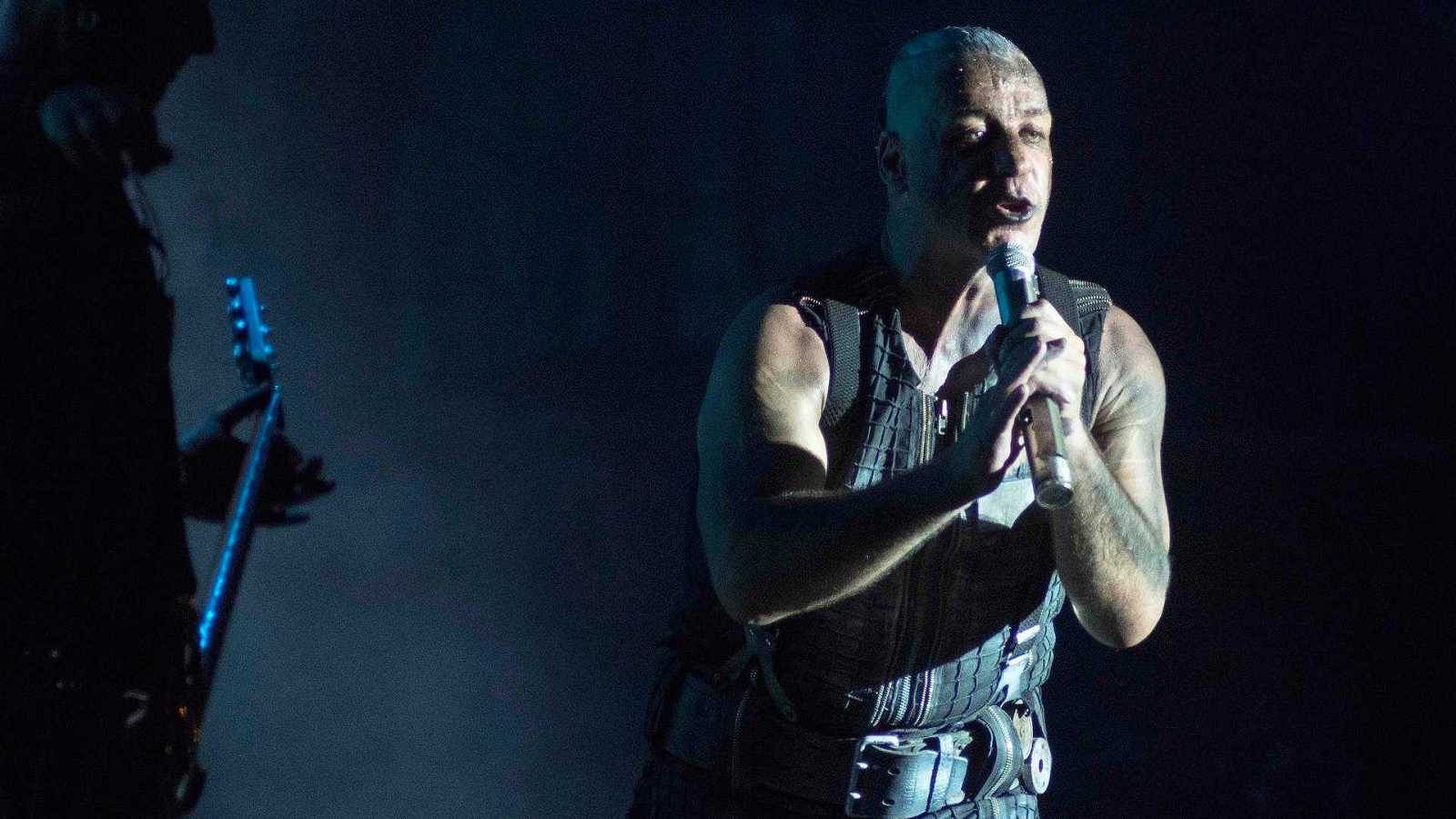 Informativo 24h: El cantante de Rammstein, acusado de abusos sexuales por varias seguidoras | RTVE Play