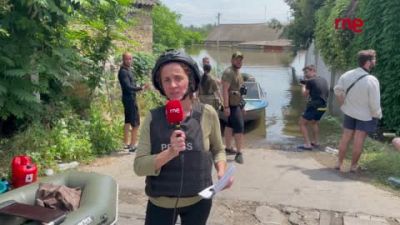Zelensky visita Jersón tras la destrucción de la presa