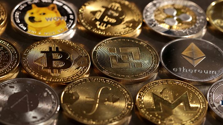 Telediario 1 - Asociaciones de consumidores denuncian ante la Comisión Europea la publicidad engañosa de las criptomonedas