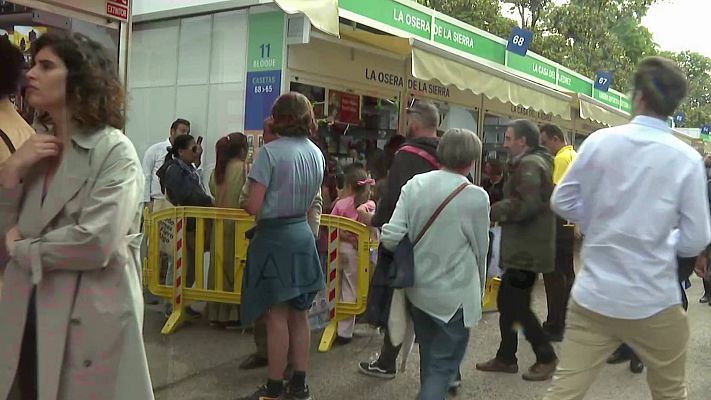 El lector y su escritor favorito: las firmas son el momento esperado de la Feria del Libro 