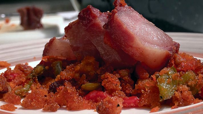 Receta de migas con papada de cerdo ibérica. ¡Facilísima!