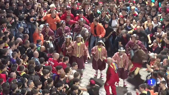 L'Informatiu - Berga penja el cartell de complet per la Patum