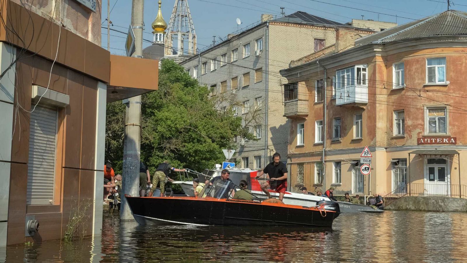 Guerra en Ucrania | El nivel del agua en Nueva Kajovka volverá a la normalidad la próxima semana