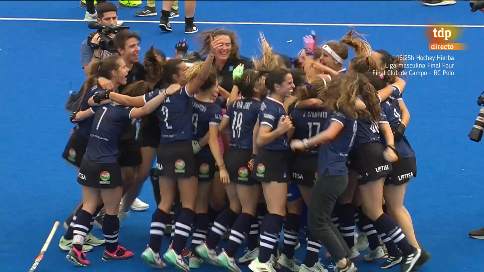 La épica celebración de Junior al lograr su primer Liga femenina de hockey en su historia