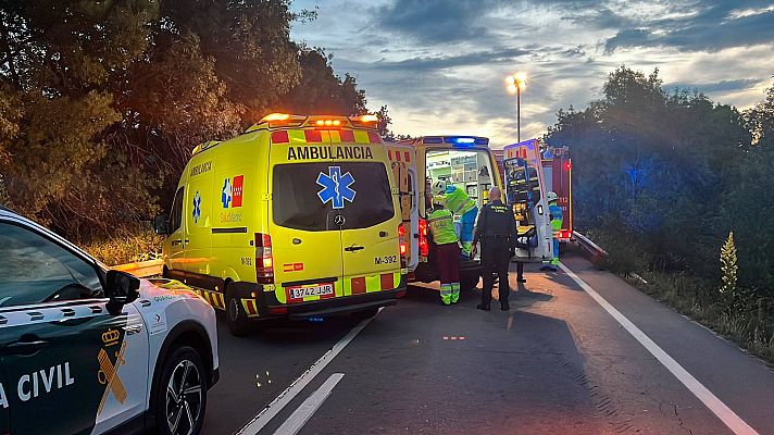 Telediario 1 - La Guardia Civil investiga las causas del accidente de dos vehículos en Collado Villalba en el que murieron cuatro jóvenes