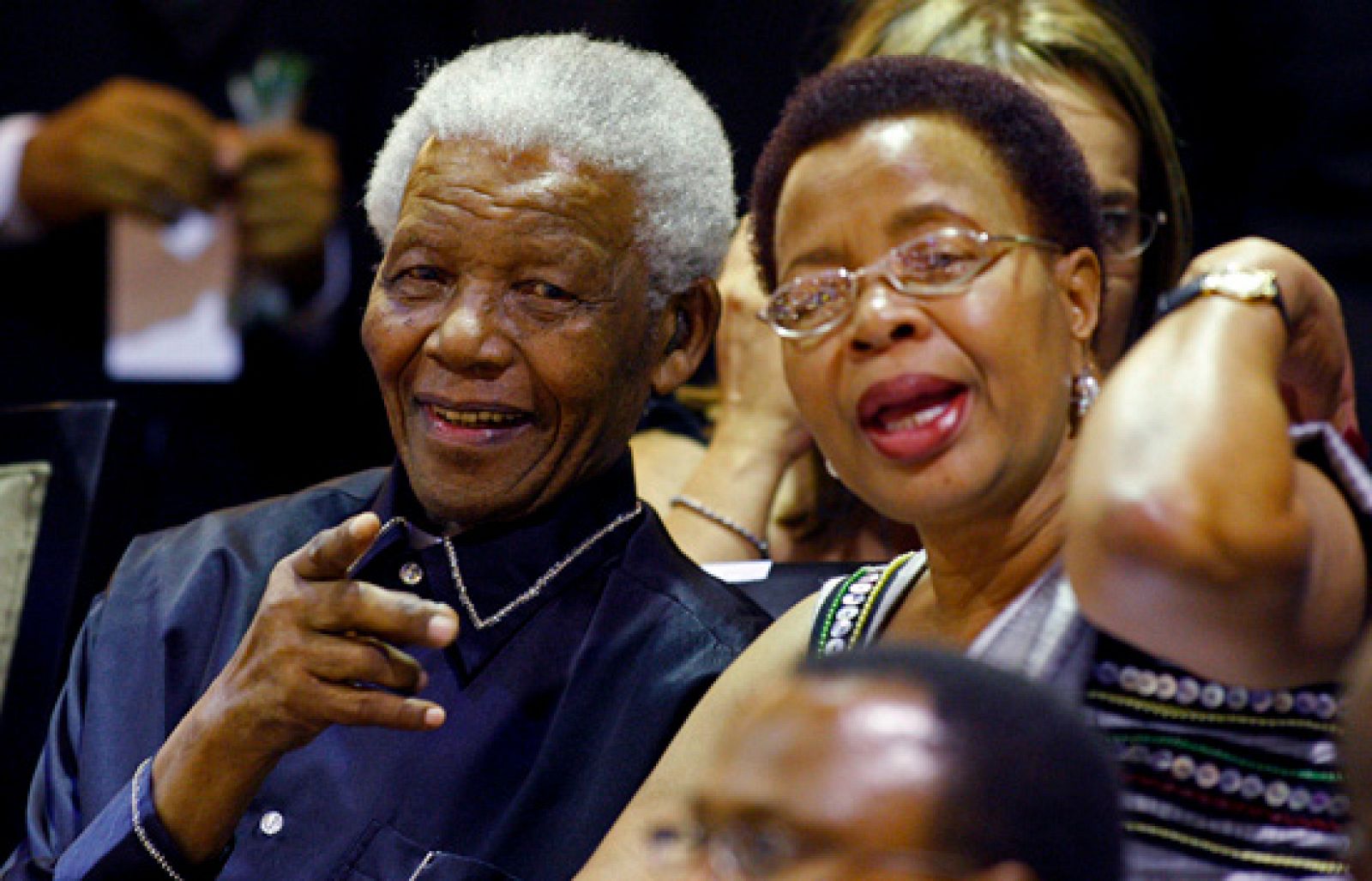 En Sudáfrica se celebra el 20 aniversario de la liberación de Nelson Mandela | Ver