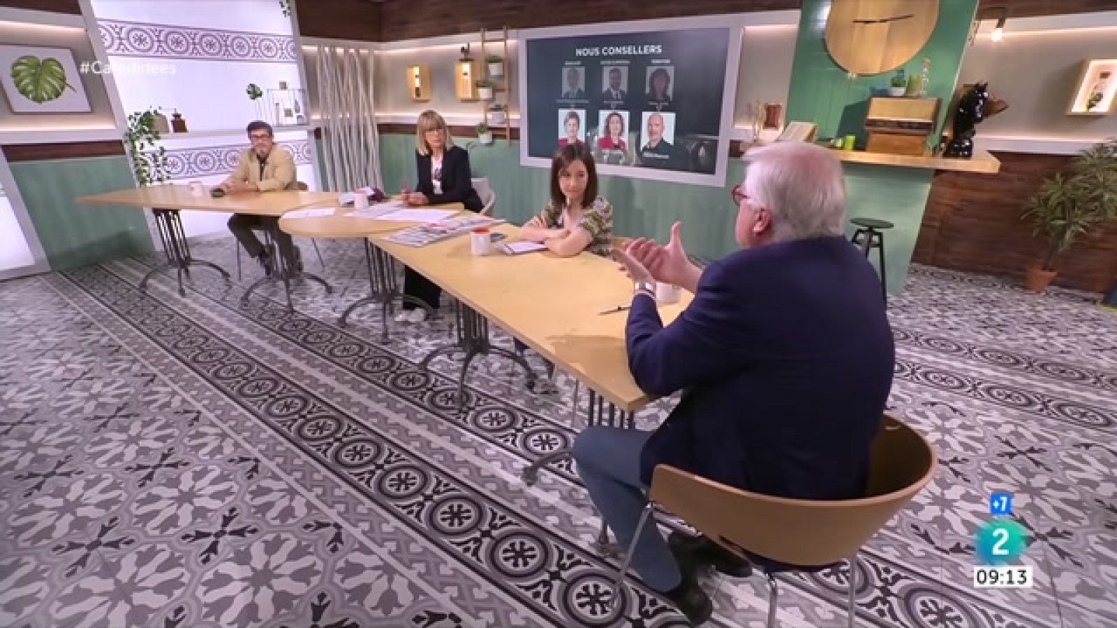 Ada Colau, Montserrat Escudé i la remodelació del Govern