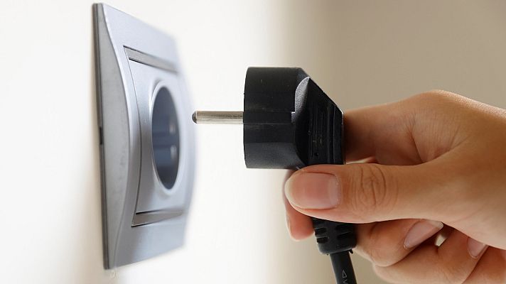 Telediario 2 - El Gobierno aprueba una nueva tarifa regulada de la luz