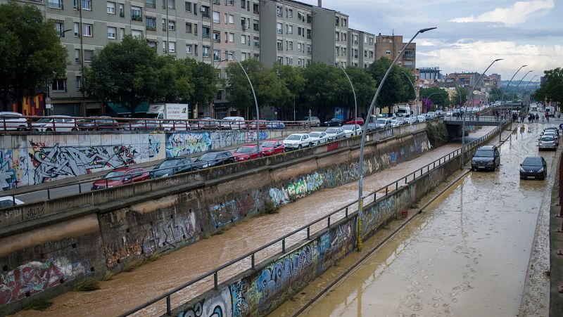 Las fuertes lluvias desbordan rieras en Cataluña y Comunidad Valenciana