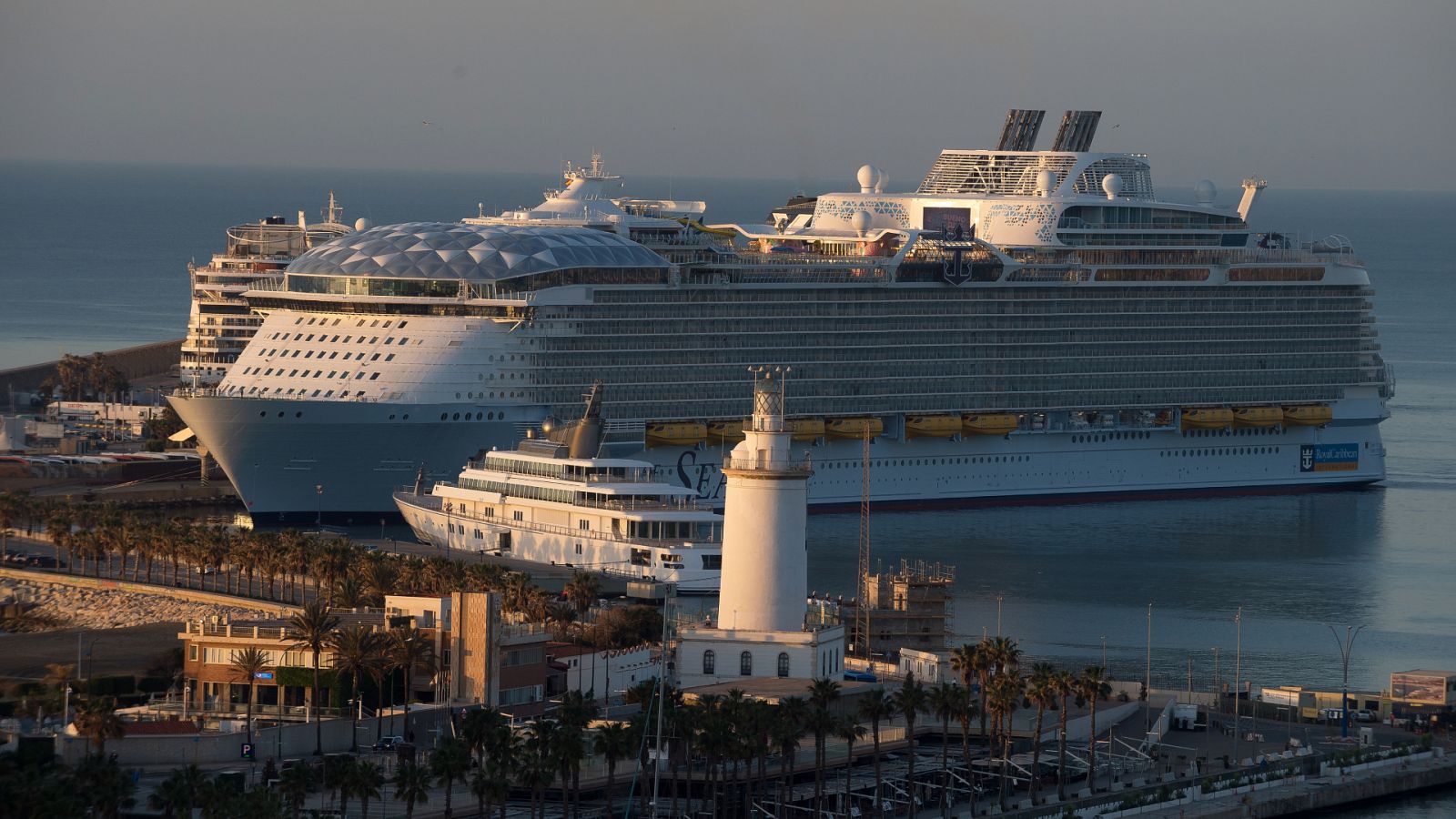 Los cruceros, una potente fuente de contaminación que aumenta en verano