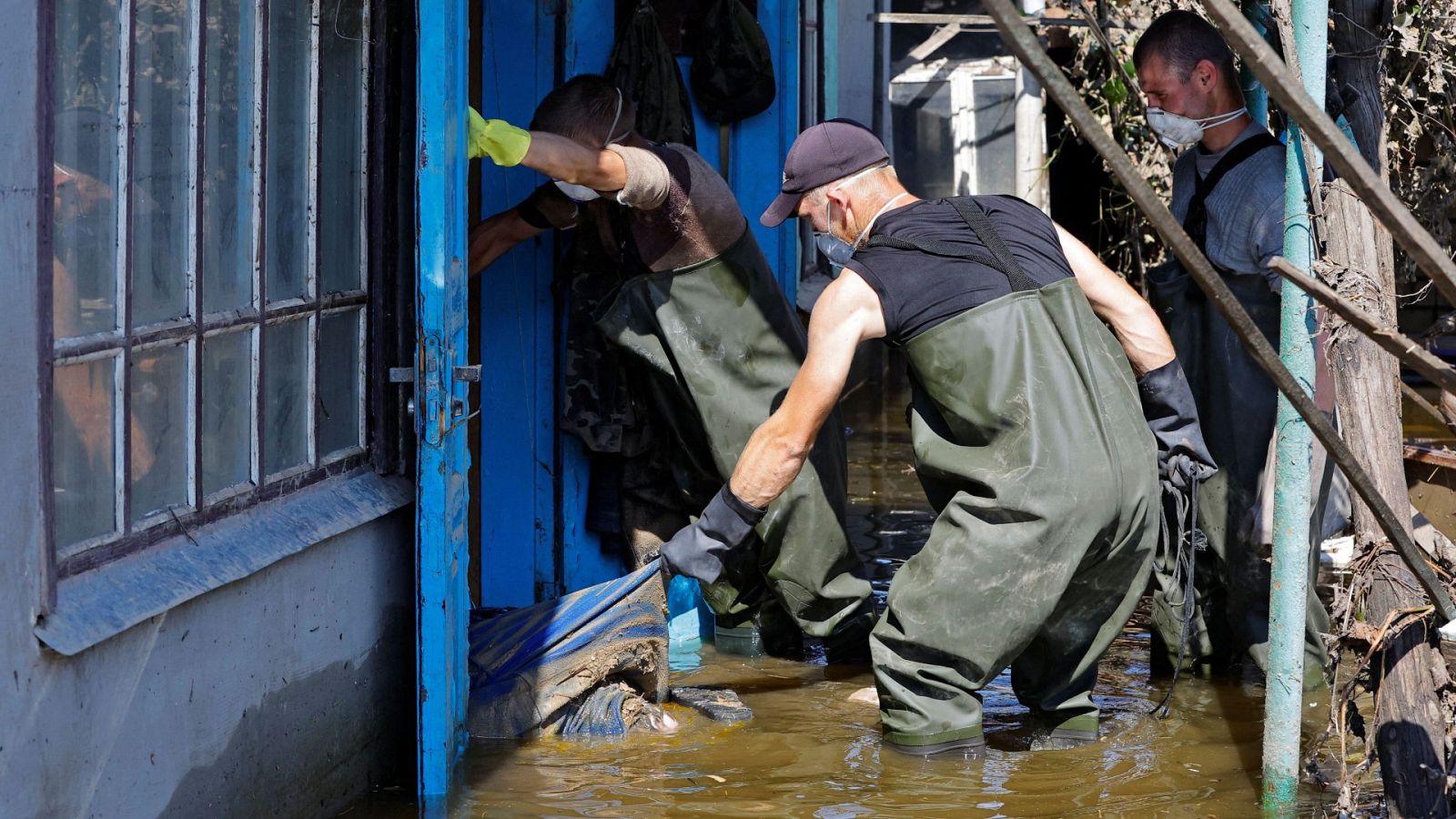 Guerra en Ucrania | Siguen recuperando cuerpos de las zonas inundadas de Jersón