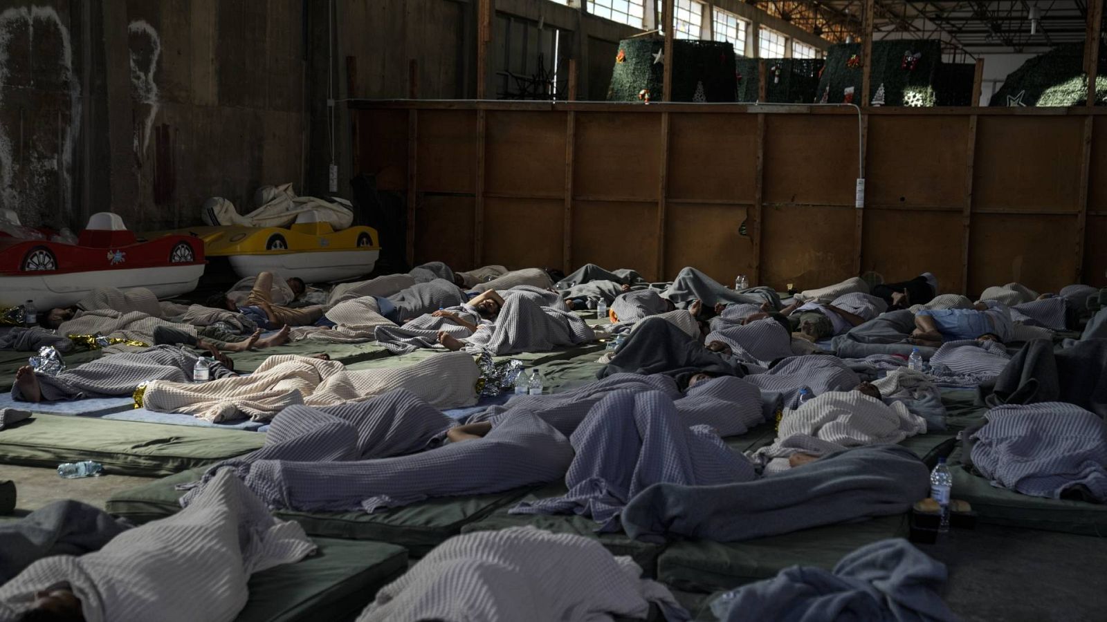 Los trabajos para identificar las víctimas del naufragio en Grecia durarán meses