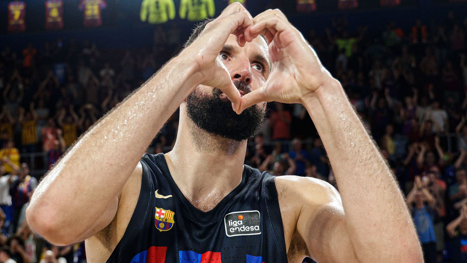 Mirotic se despide de la afición culé antes del posible triunfo del Barça en Madrid