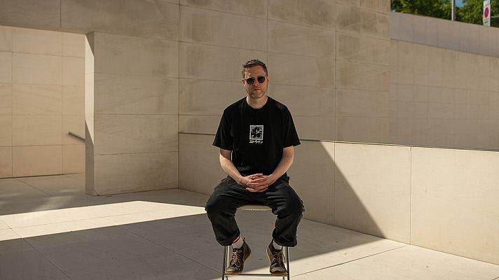 Página Dos - "El duelo es esa cosa con alas" habla de redención y amor.