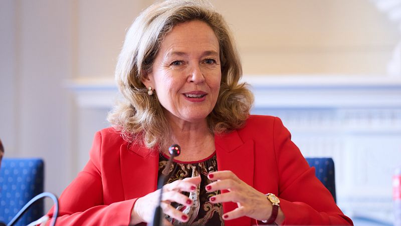 El Gobierno reclama a los grandes bancos españoles que remuneren los depósitos tras la subida de tipos