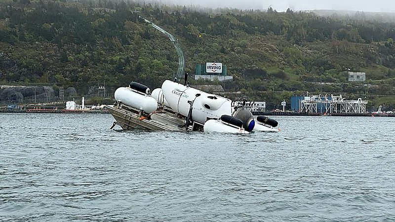 Buscan un submarino turístico que visitaba el Titanic: El sumergible inició la inmersión con cinco pasajeros - Ver ahora