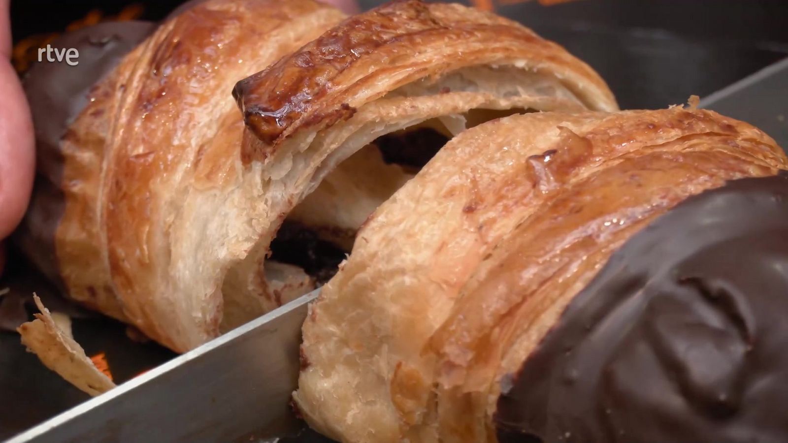 Ona Carbonell descubre cómo hacer un rico croissant relleno