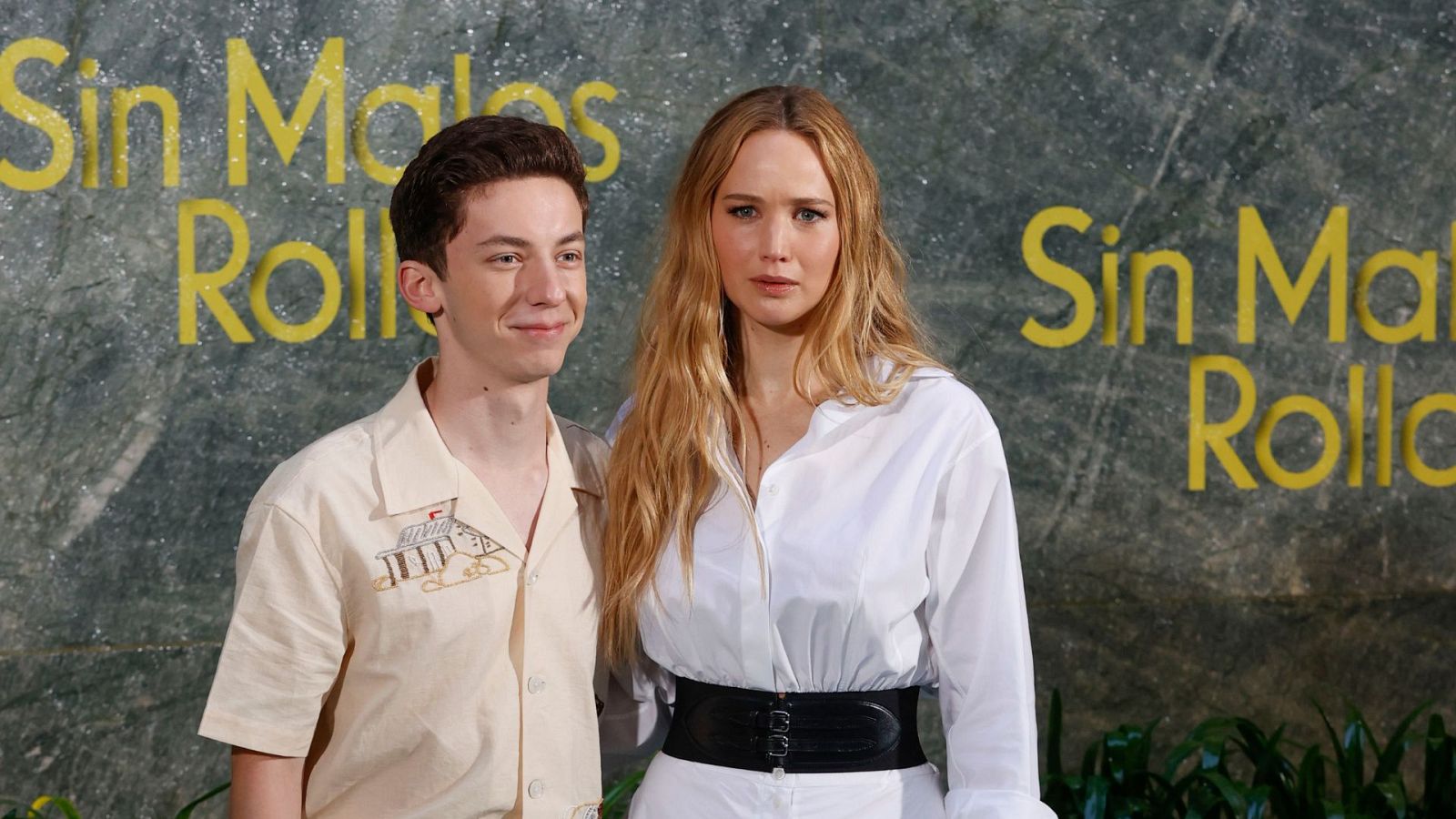 De película - Jennifer Lawrence y Andrew Barth Feldman presentan 'Sin malos rollos'