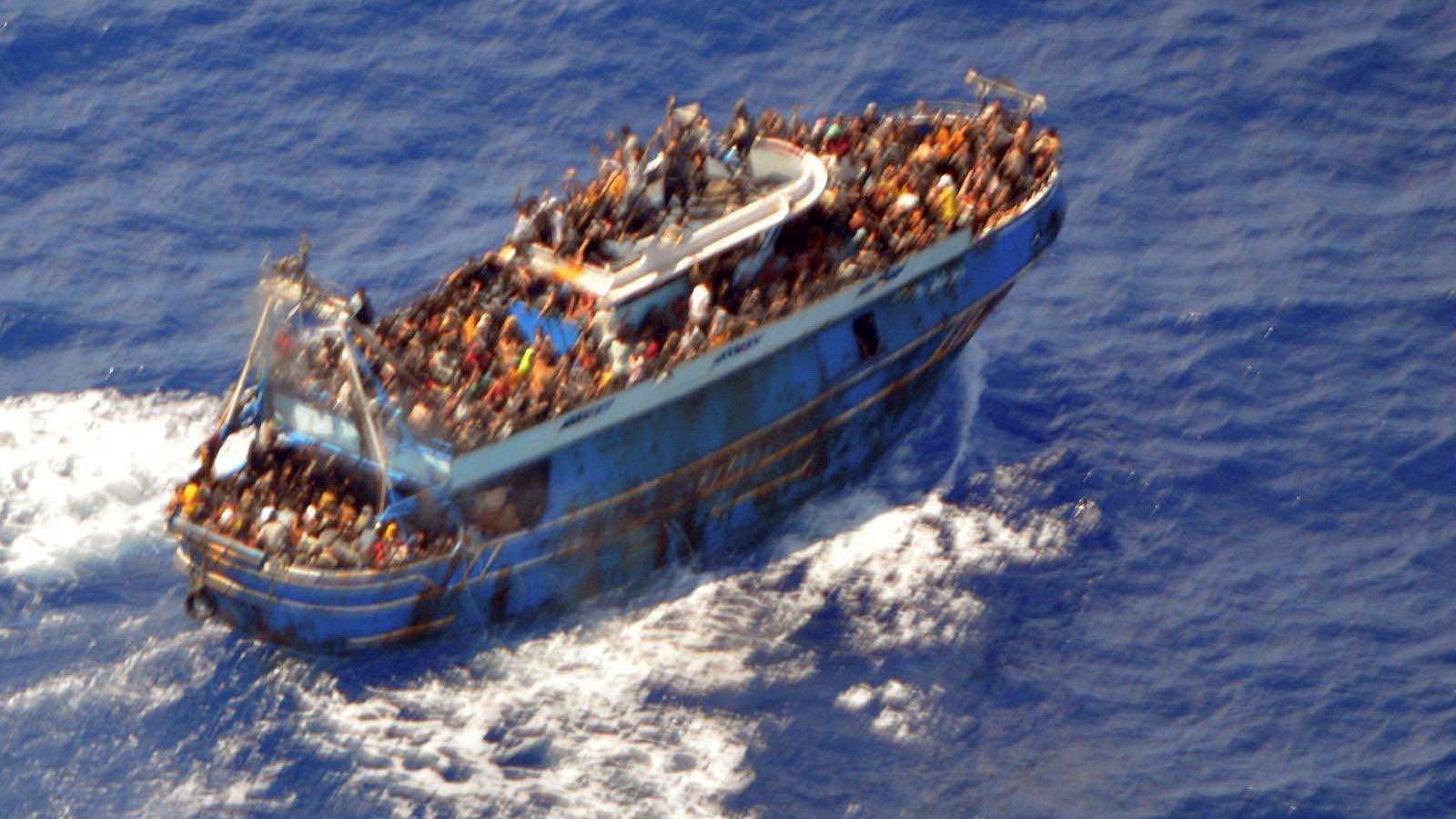 Cinco millonarios en el Atlántico frente a 600 migrantes frente a la costas griegas