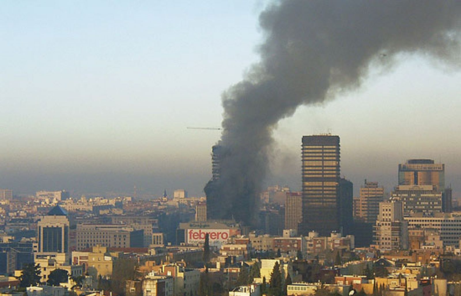 Quince años después del incendio de la torre Windsor, su origen sigue siendo un misterio.