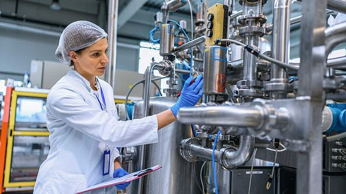 Telediario 1 - España creció un 0,6% en el primer trimestre