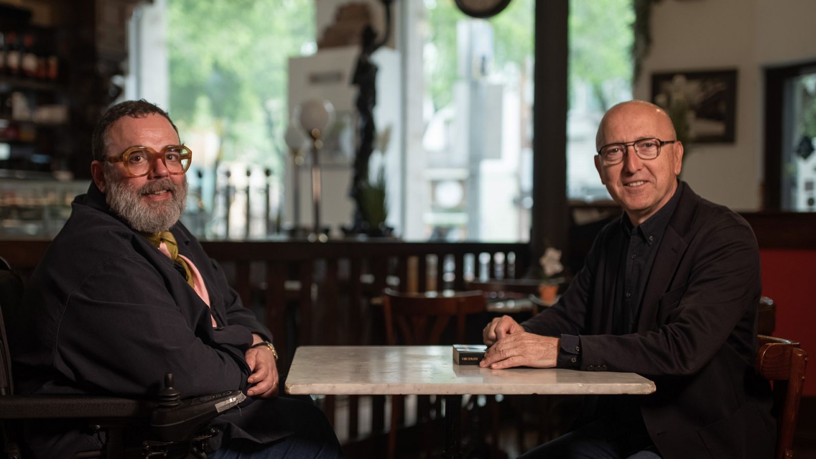 Página Dos - Bob Pop y Carlos Núñez - ver ahora