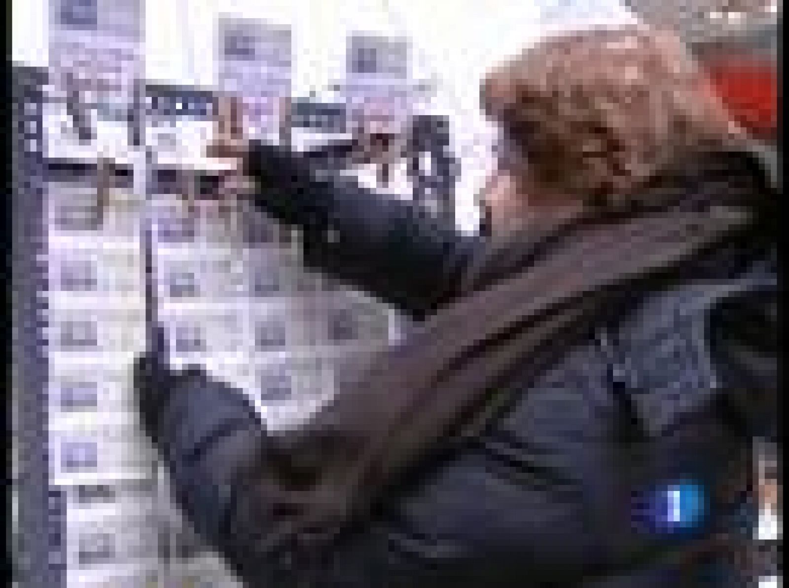 Los griegos se enfrentan a un futuro de austeridad | Ver