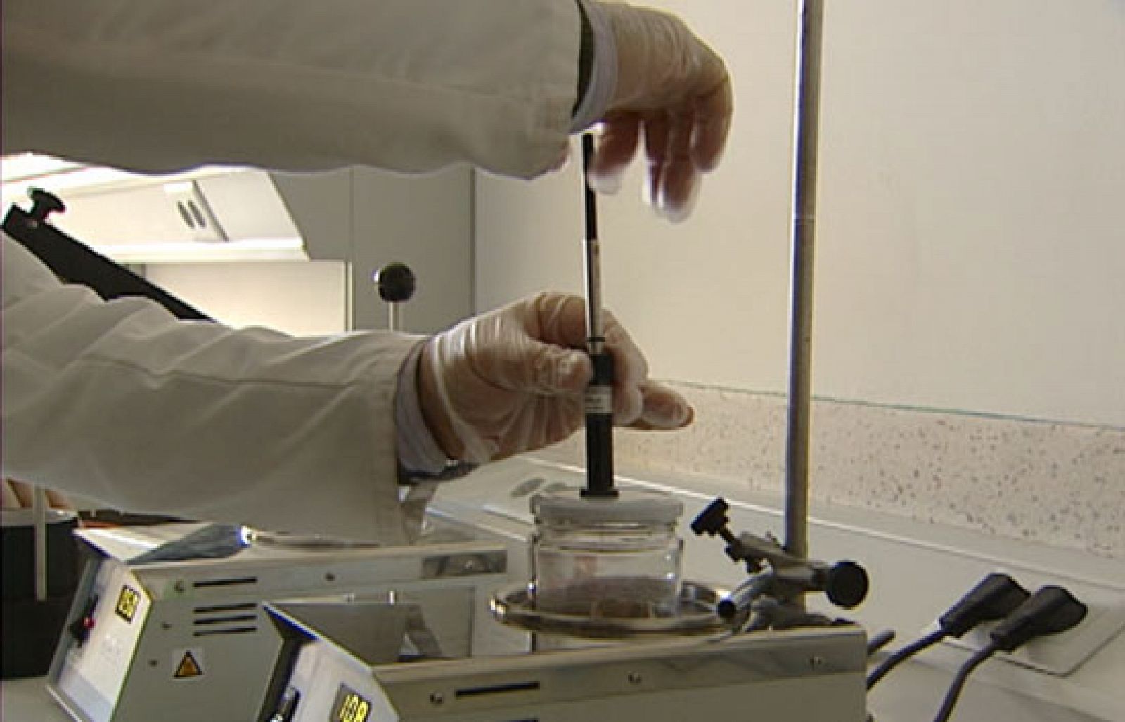 Reporteros del telediario - Cómo busca respuestas la Policía Científica - Reporteros del Telediario | Ver