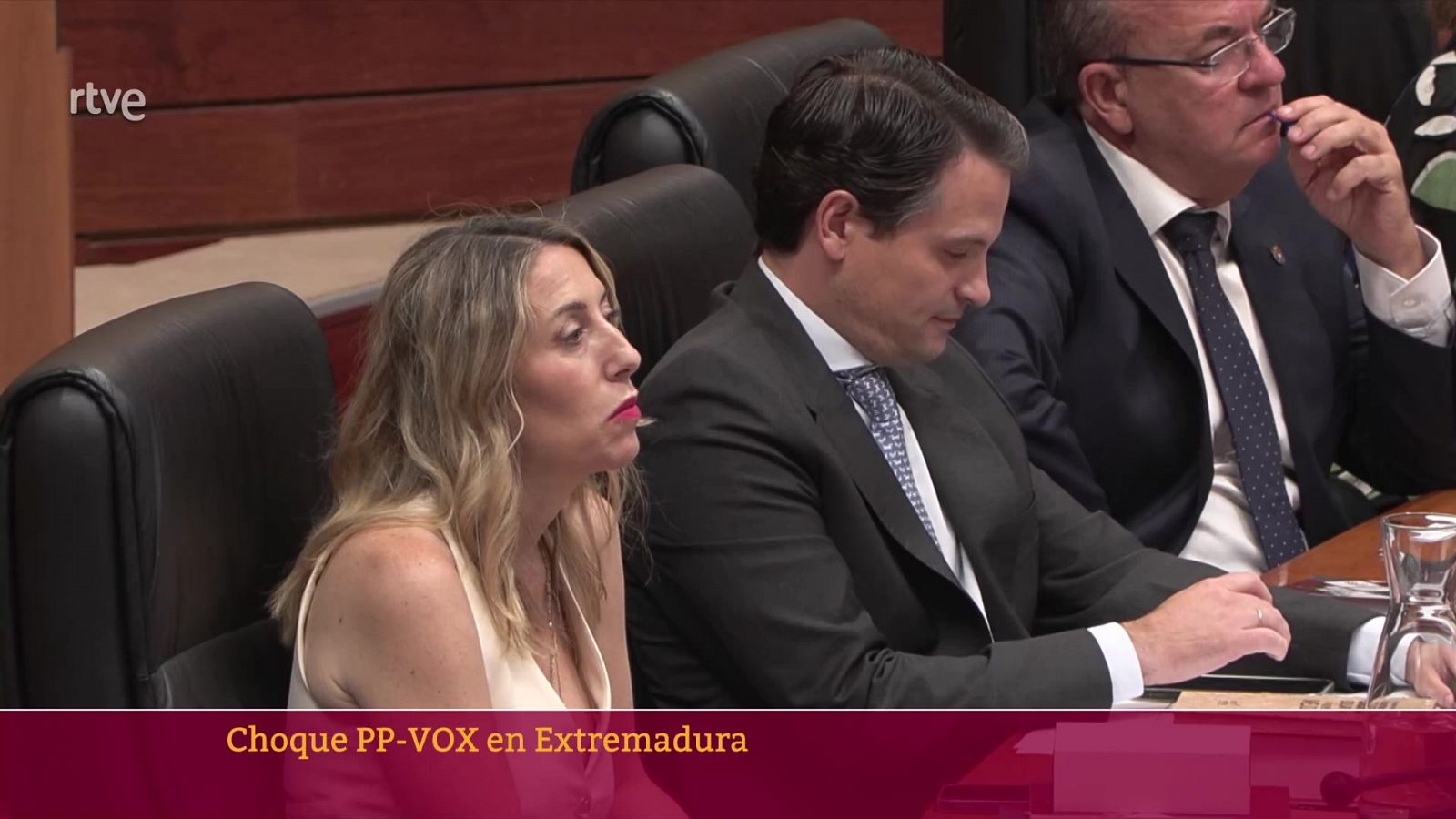 Parlamento - Otros parlamentos - Choque PP-VOX en Extremadura 24/06/2023