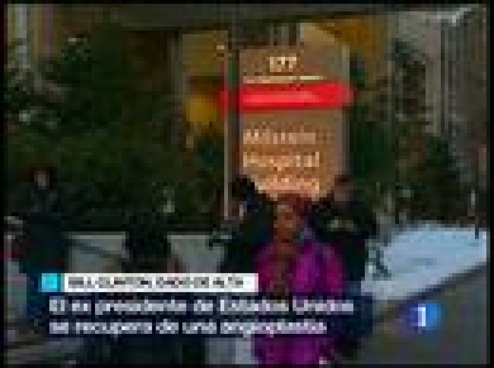 Bill Clinton sale del Hospital Presbiteriano de Nueva York | Ver