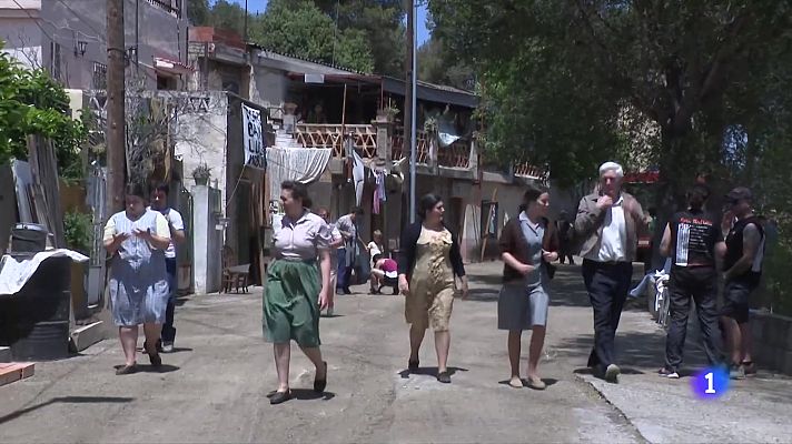 L'Informatiu - Ens endinsem en el rodatge de 'El 47'