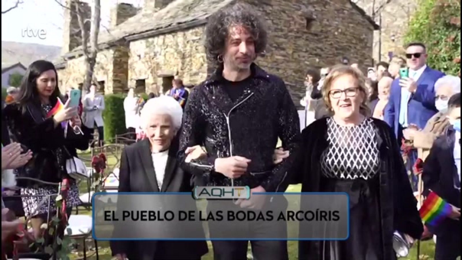 AQUÍ HAY TRABAJO - El pueblo de las bodas arcoíris - ver ahora
