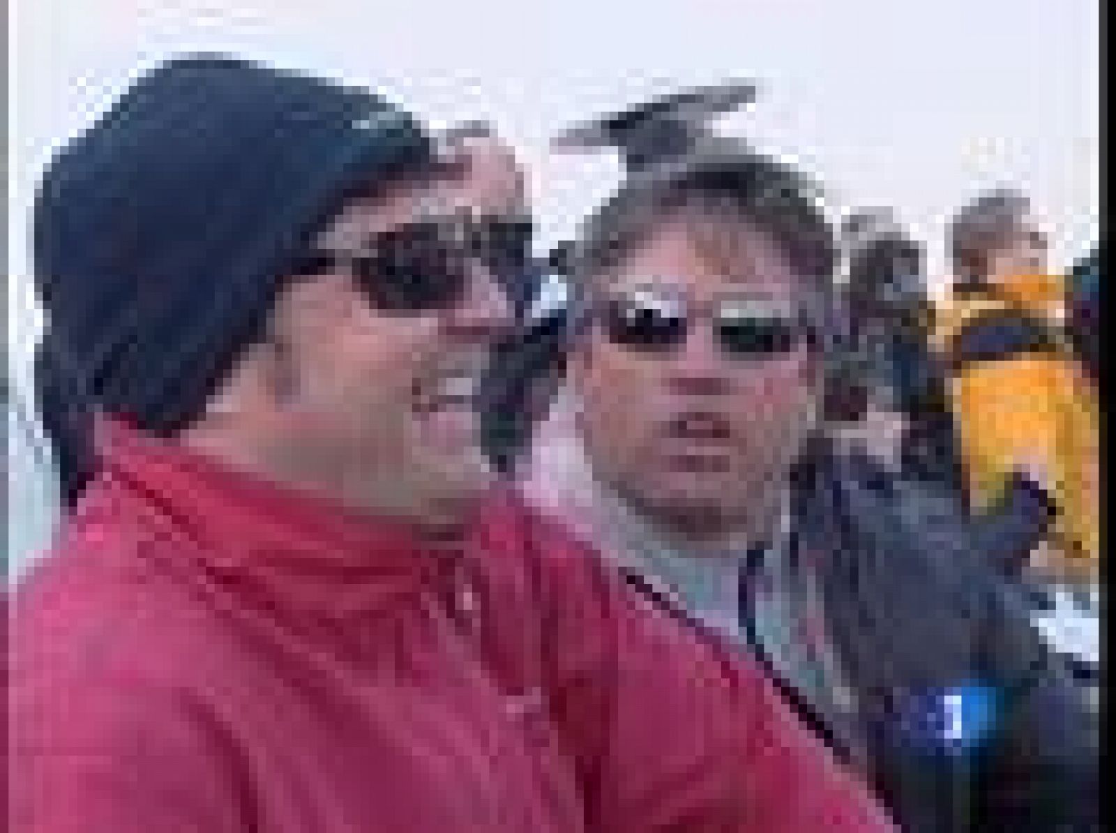 El trimarán americano se lleva la primera regata del desafio de la Copa del América.