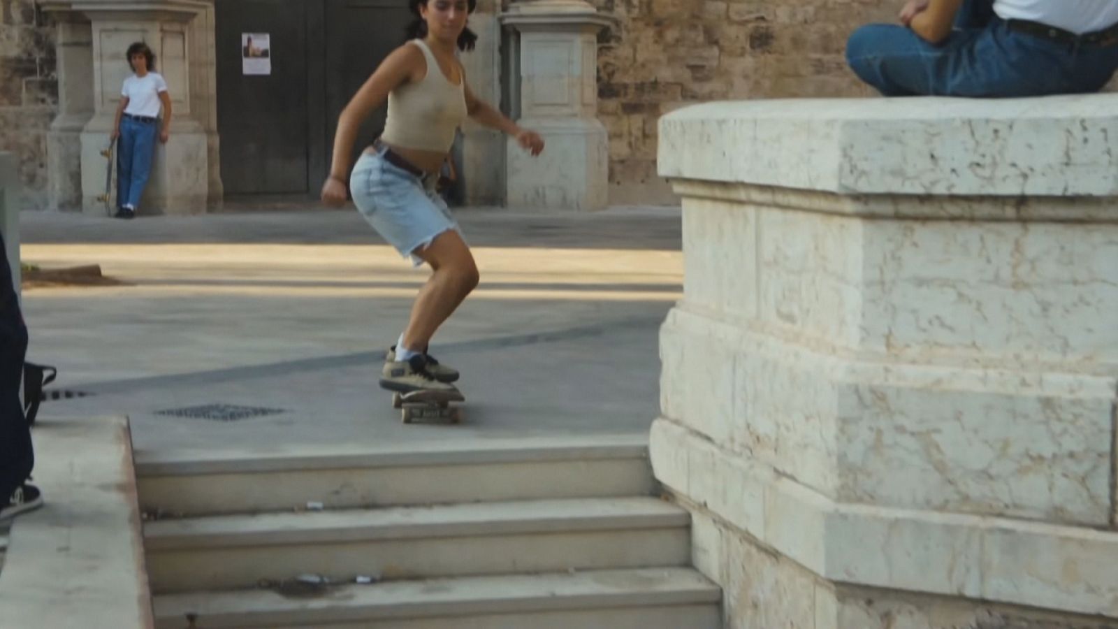 Mujeres 'skaters': patinar en la calle por derecho propio