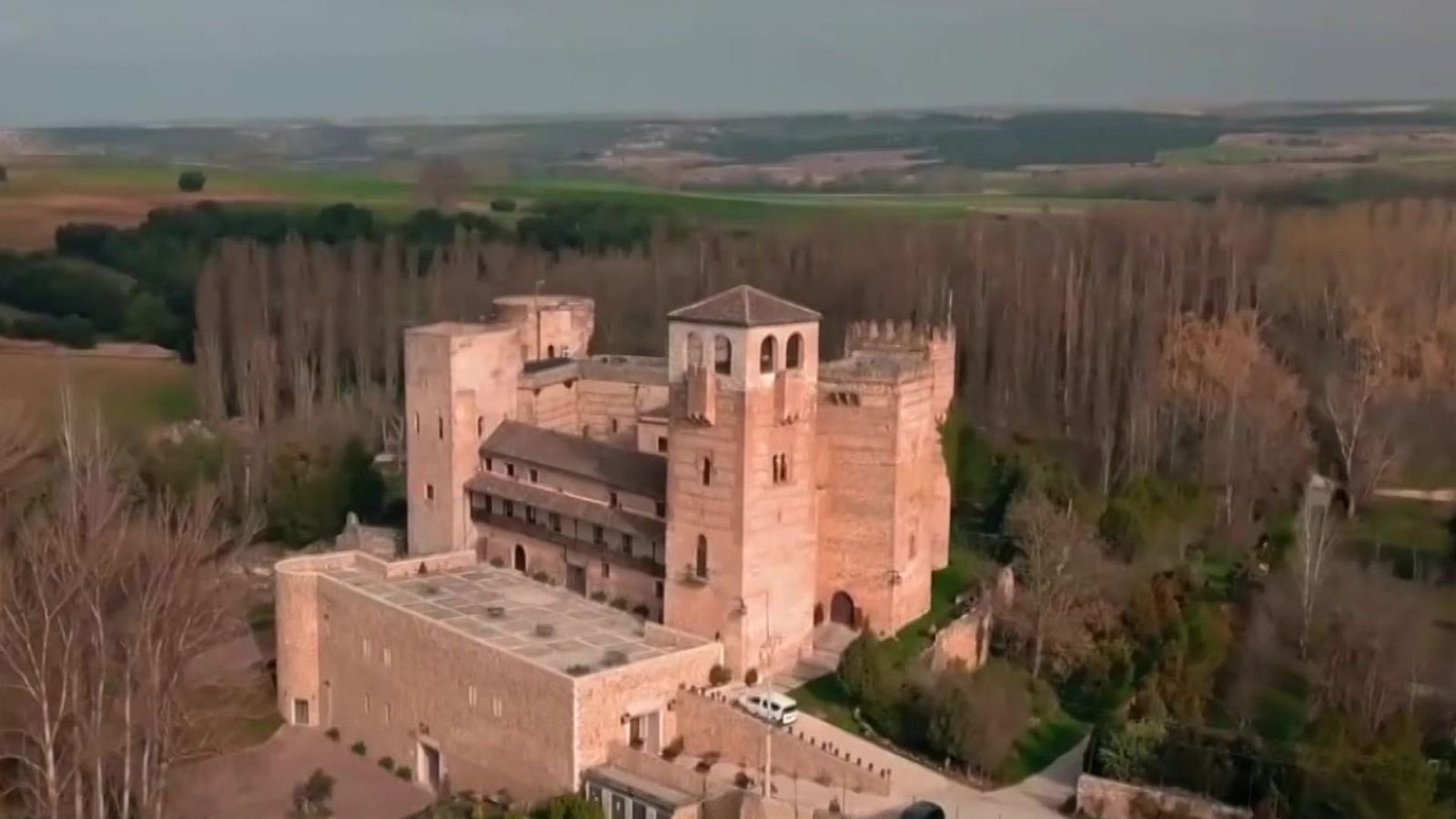 Se vende castillo en Segovia por 15 millones de euros, en el Condado de Castilnovo - Ver ahora