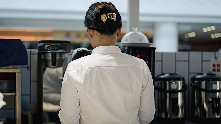 Hablando claro - Multan a un hombre con 10.300 euros por tocar las nalgas a una camarera: "Es una conducta reiterada en la hostelería"