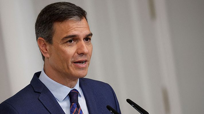 Pedro Sánchez: "Quitar una bandera LGTBI es quitar derechos"