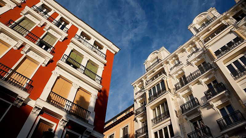 El euríbor sigue al alza y cierra en junio por encima del 4%, lo que encarecerá la cuota de hipotecas variables en más de 250 euros mensuales.