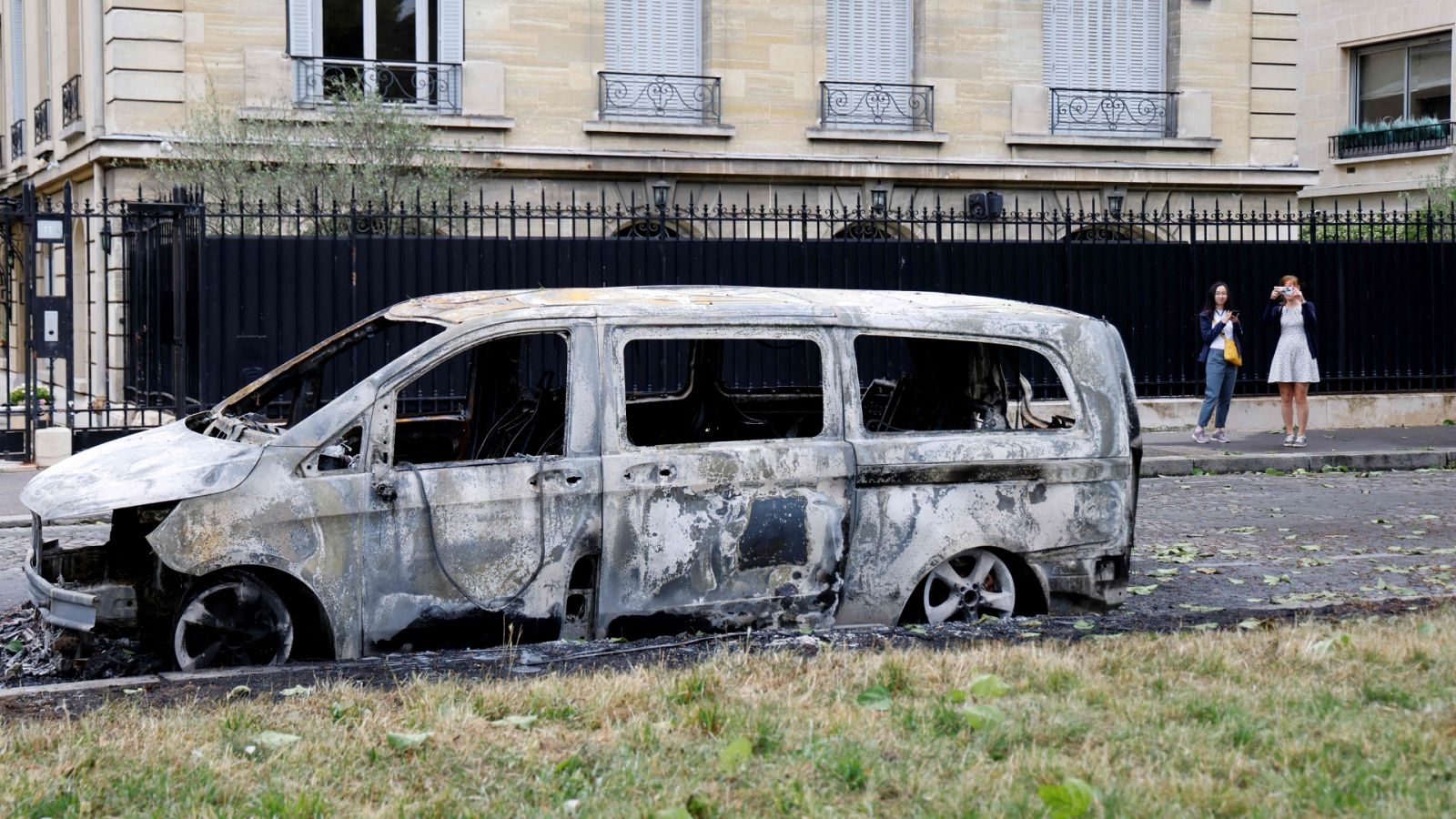 Macron cancela su viaje a Alemania por los disturbios en Francia